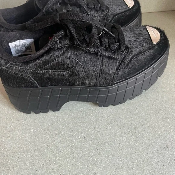 Nike Jordan Black Sneakers with Fur Accent Sz 6 NWOB